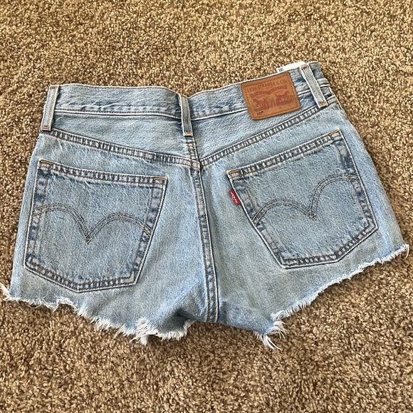 COPY - Levi’s shorts - Picture 2 of 2